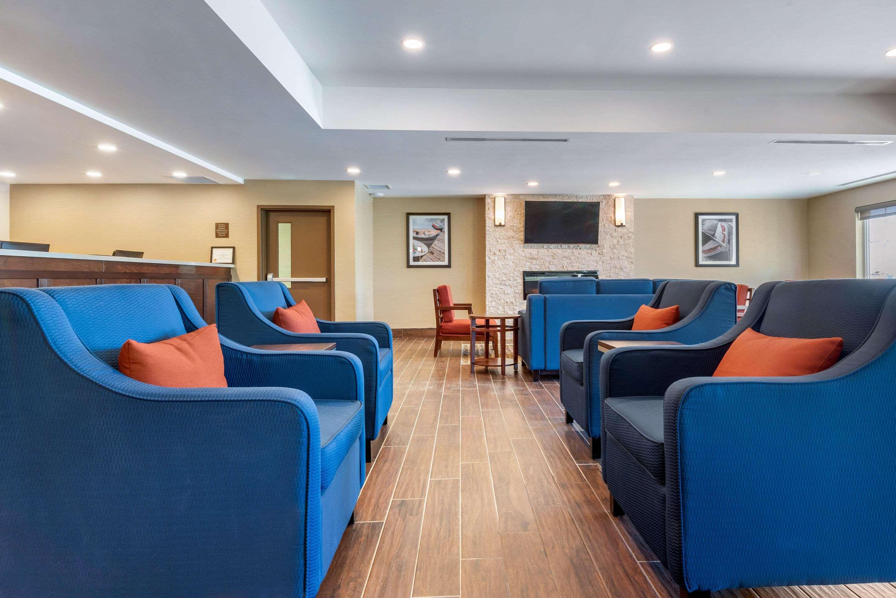Comfort Inn&Suites Greater Napanee Eksteriør bilde